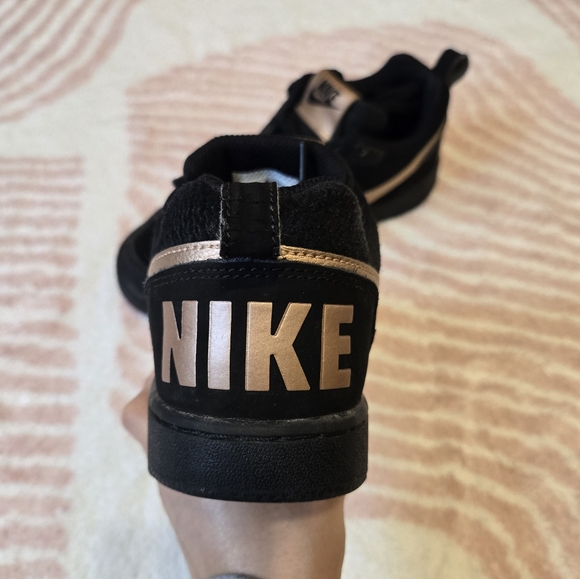 Nike Women's Court Borough Low Sneaker | 7.5 - Picture 13 of 14